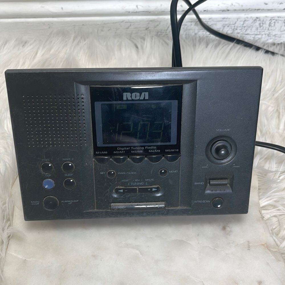 RCA Clock Radio - Picture 3 of 7